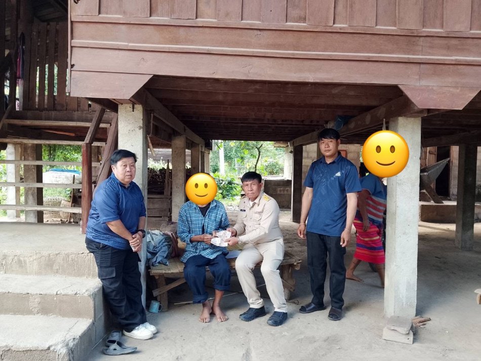 ลงพื้นที่พูดคุย เยี่ยมให้กำลังใจ พร้อมมอบเงินเยียวยาช่วยเหลือประชาชน ผู้สูงอายุ  ผู้ยากไร้ ในตำบล จำนวน 10 ราย 