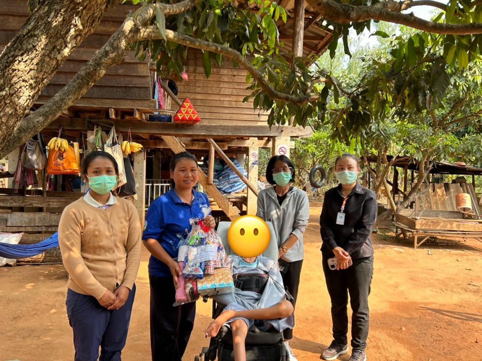 ลงพื้นที่ เยี่ยมให้กำลังใจ พร้อมมอบถุงยังชีพให้กับเด็กพิการในพื้นที่